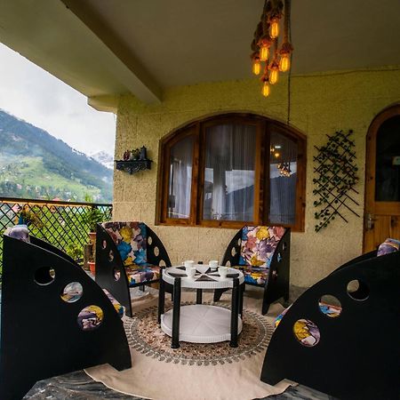 The Woodshed Villa Manāli Екстериор снимка