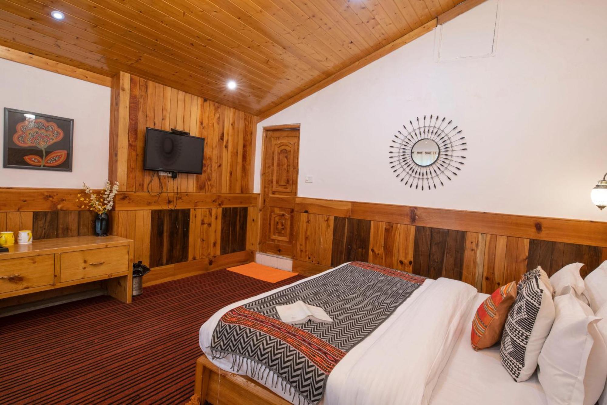 The Woodshed Villa Manāli Екстериор снимка
