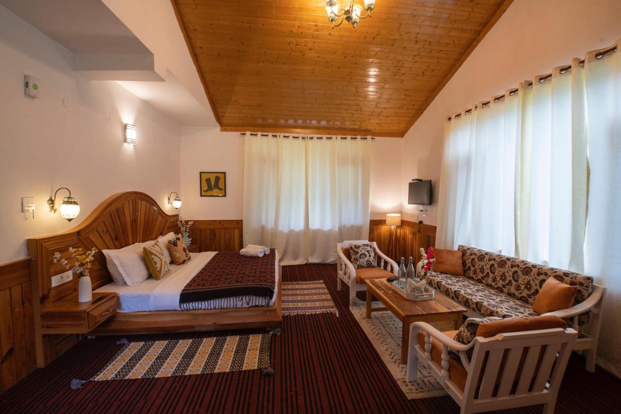 The Woodshed Villa Manāli Екстериор снимка