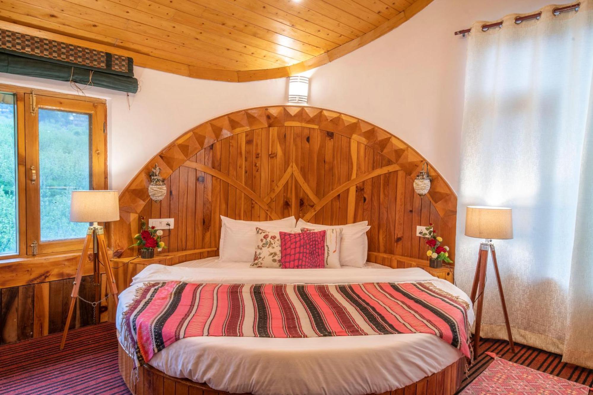 The Woodshed Villa Manāli Екстериор снимка