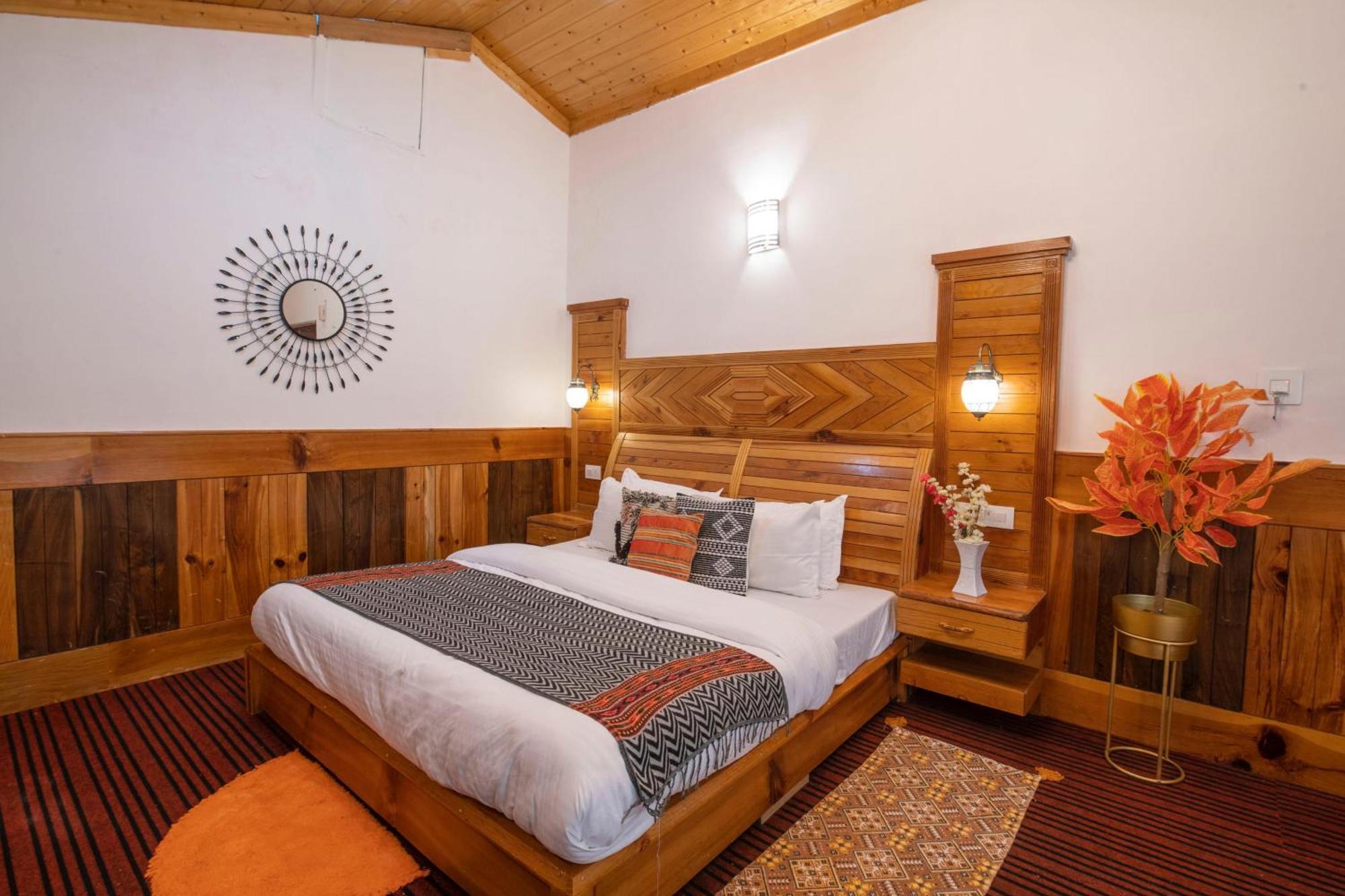 The Woodshed Villa Manāli Екстериор снимка