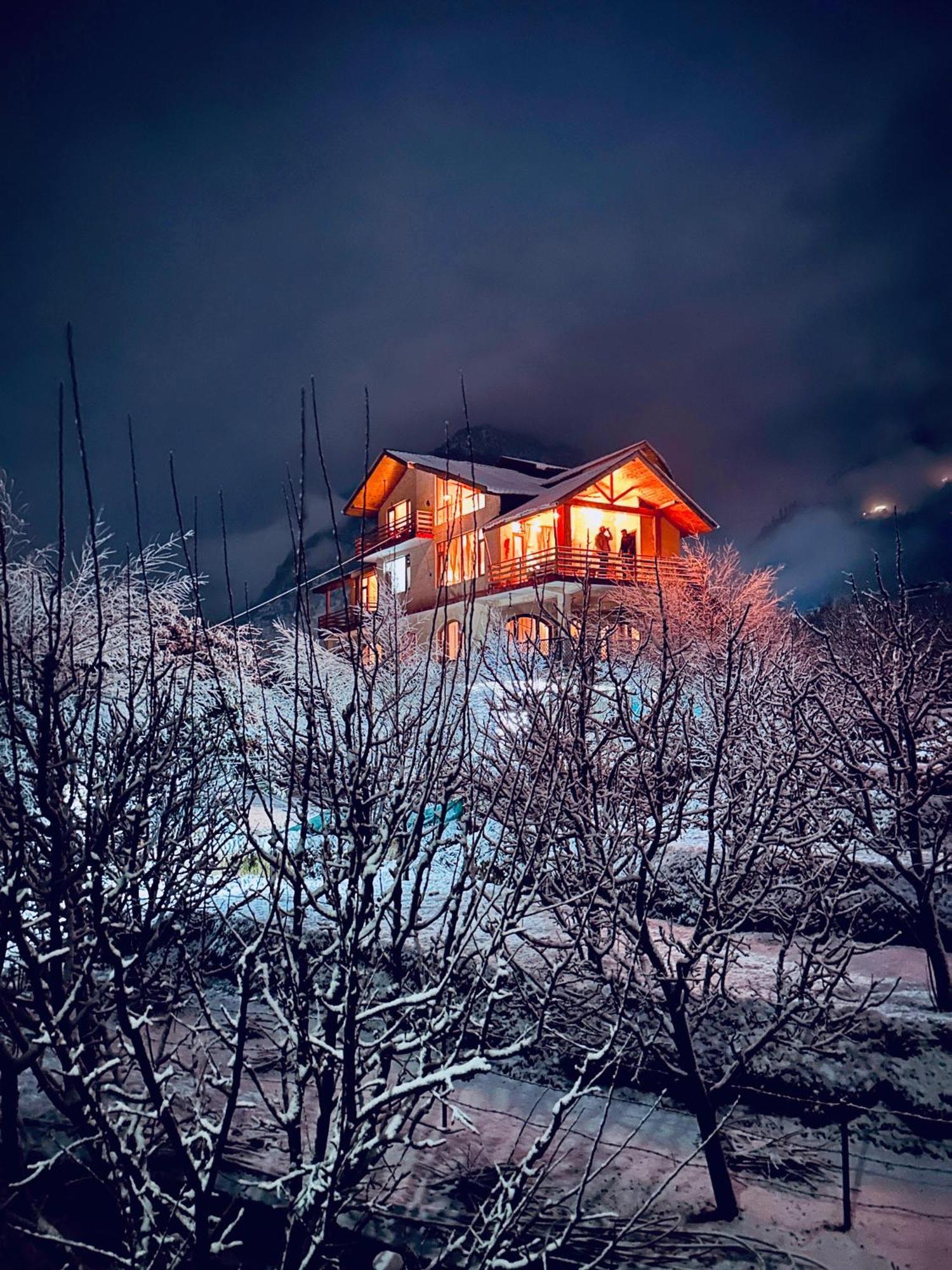 The Woodshed Villa Manāli Екстериор снимка