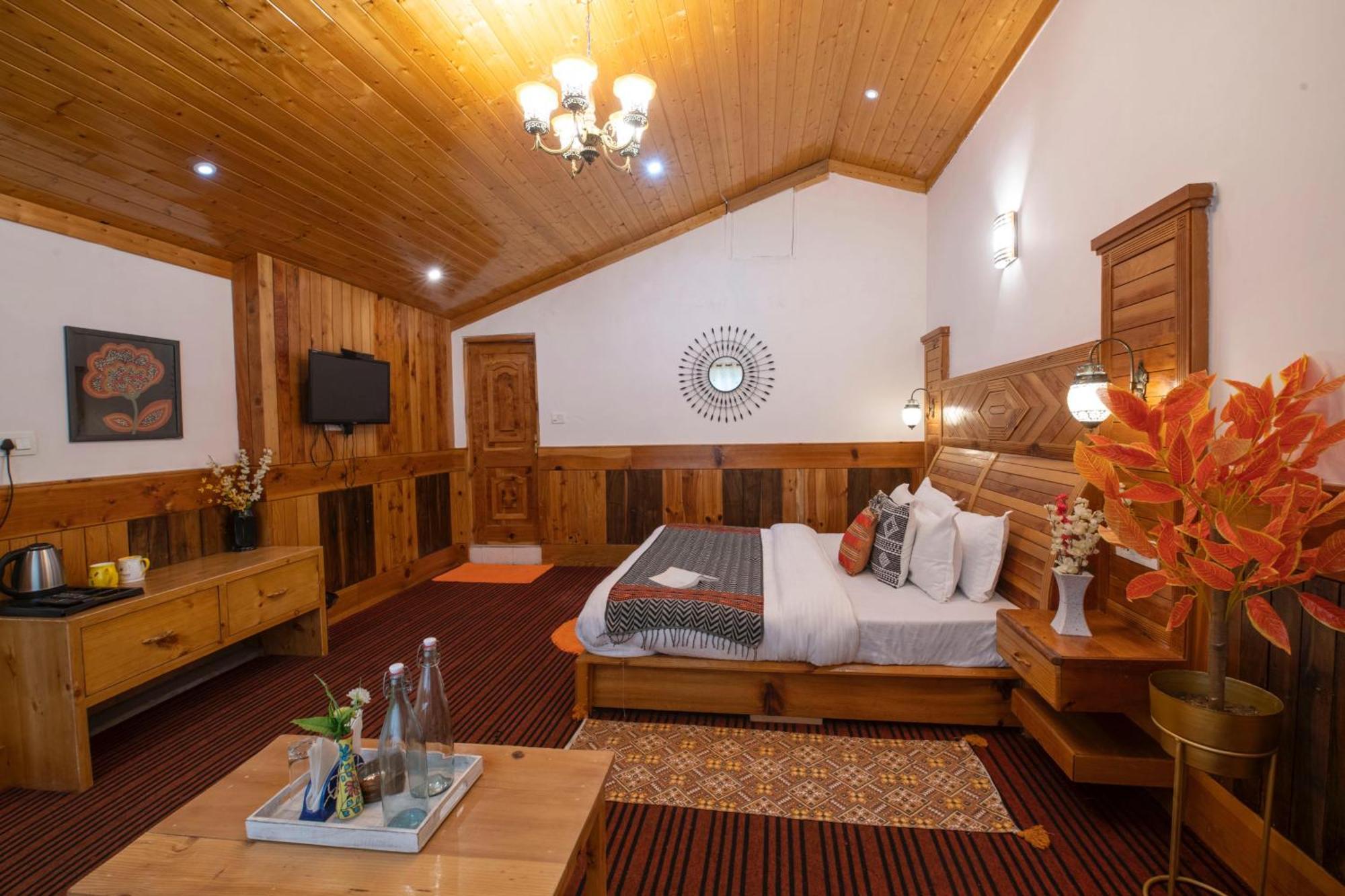 The Woodshed Villa Manāli Екстериор снимка