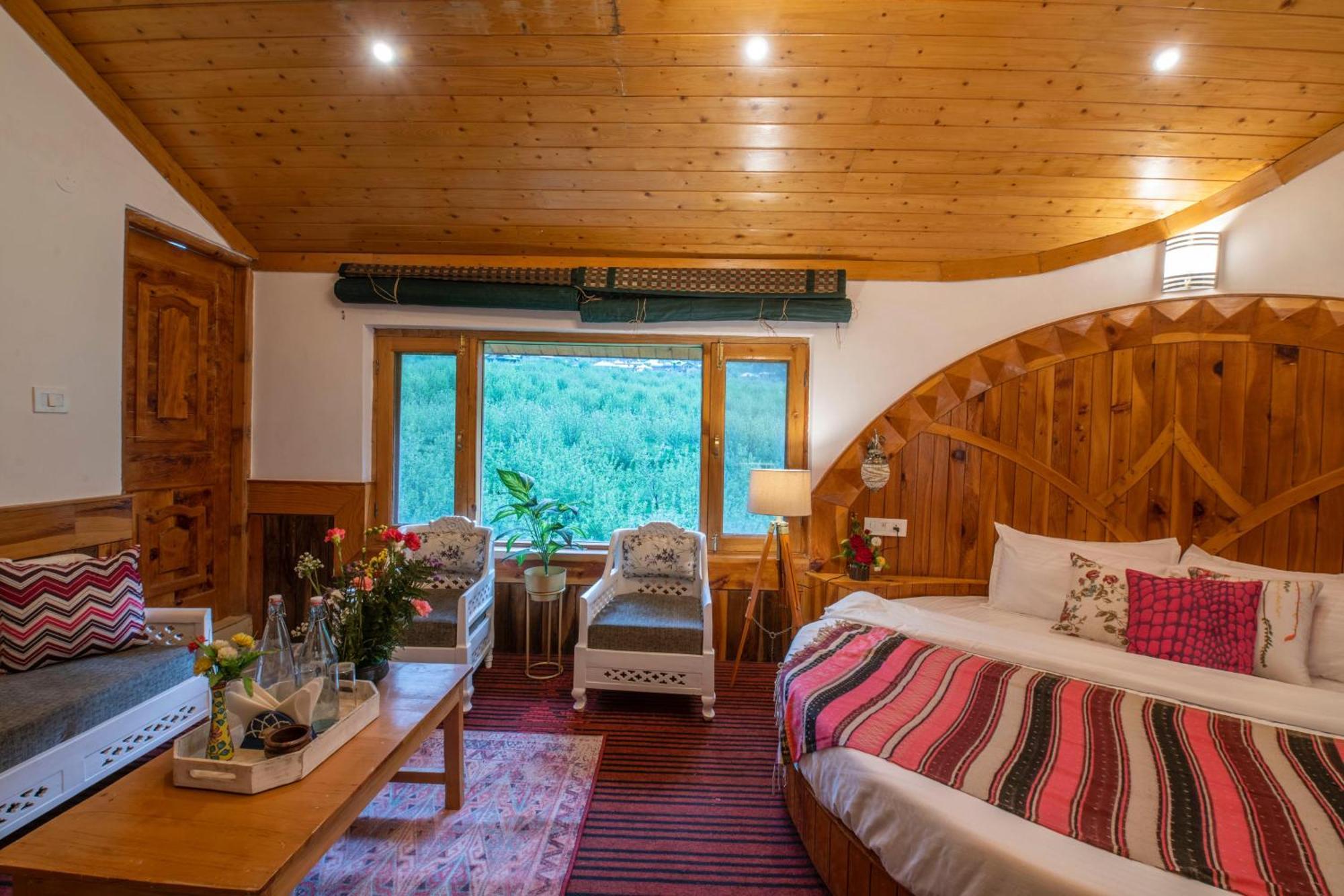 The Woodshed Villa Manāli Екстериор снимка